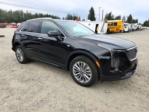 2025 CADILLAC XT4 Premium Luxury — Passenger 3/4