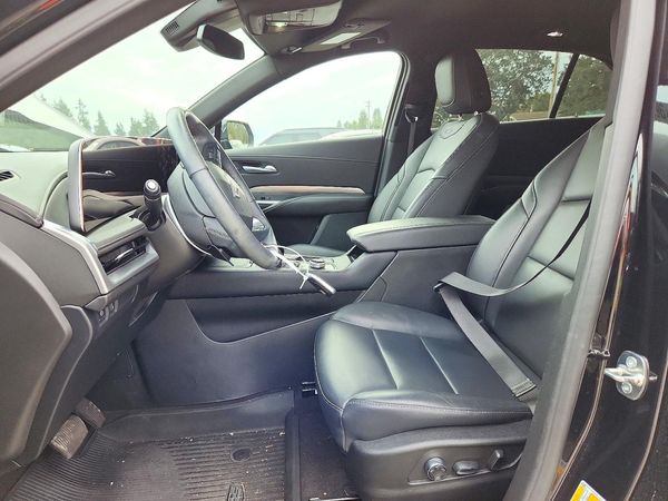 2025 CADILLAC XT4 Premium Luxury — DENT