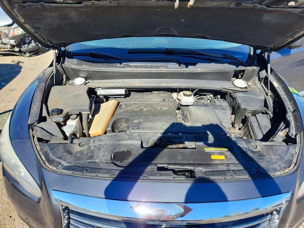 2014 INFINITI QX60 — Engine bay