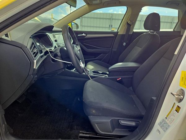 2019 VOLKSWAGEN JETTA S, SE, R-Line — DENT