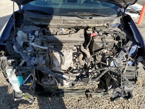 2019 NISSAN ROGUE — Engine bay