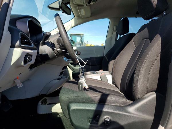 2018 CHRYSLER PACIFICA Touring Plus — DENT