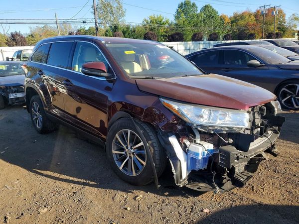2019 TOYOTA HIGHLANDER SE/XLE — Passenger 3/4