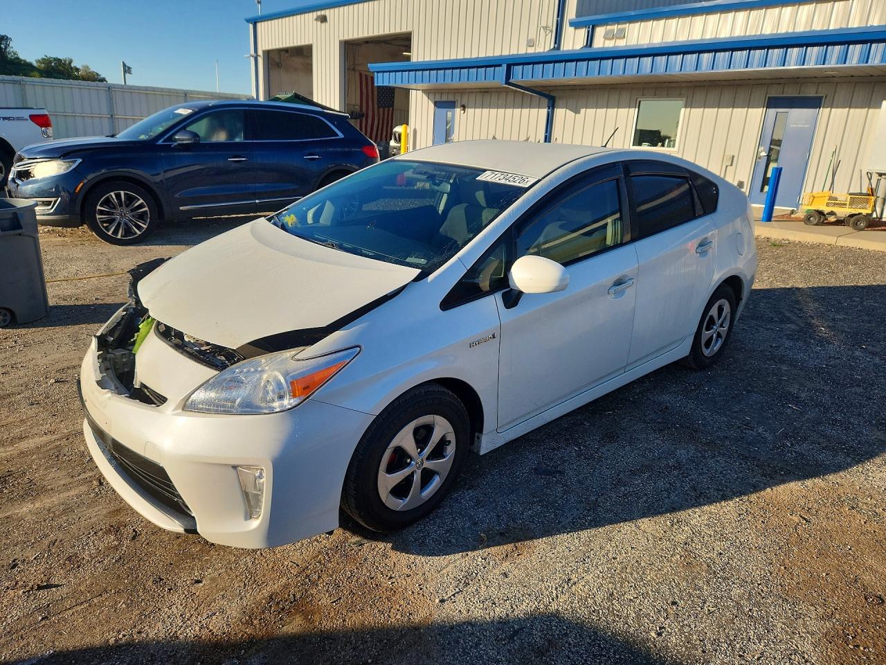 2015 TOYOTA PRIUS — Front 3/4
