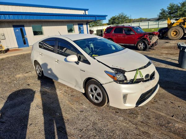2015 TOYOTA PRIUS — Passenger 3/4