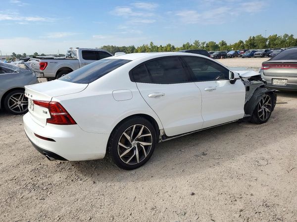 2019 VOLVO S60 Momentum — PSRA