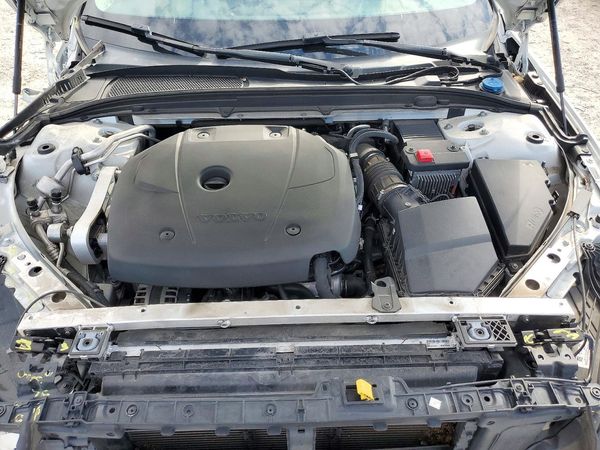 2019 VOLVO S60 Momentum — Engine bay