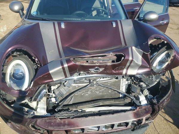 2017 MINI COOPER — Engine bay