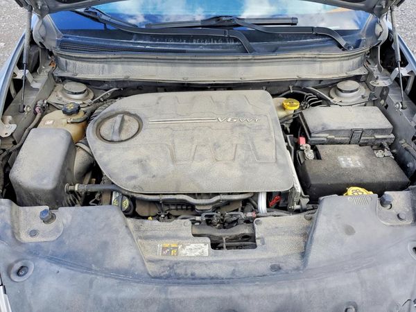 2016 JEEP CHEROKEE Sport — Engine bay