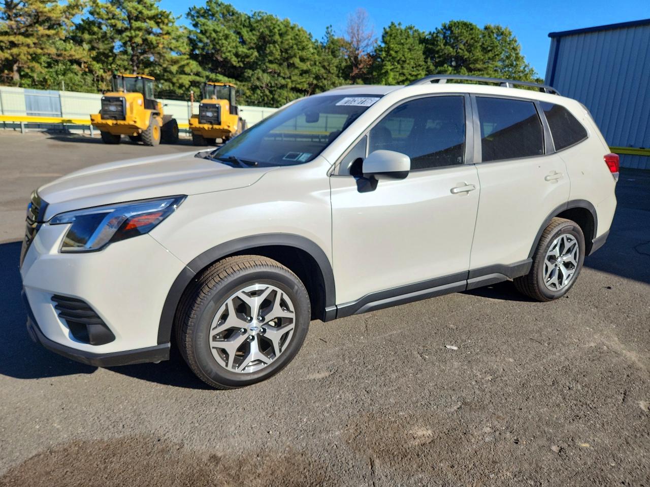 2024 SUBARU FORESTER Premium Base — Front 3/4
