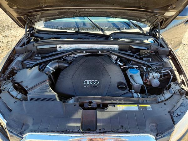2014 AUDI Q5 — Engine bay
