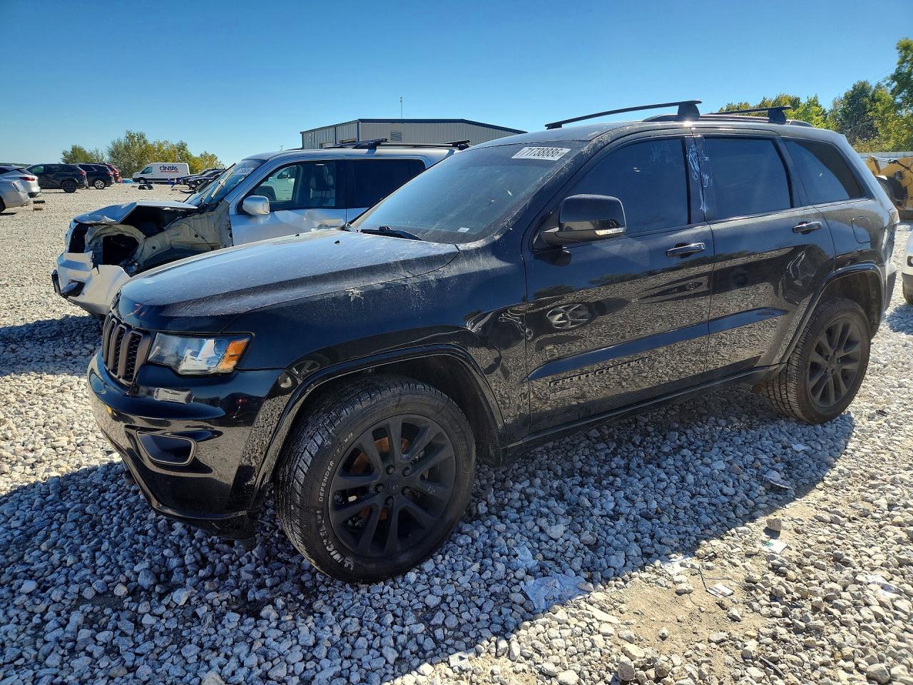 2016 JEEP GRAND CHEROKEE Limited — Front 3/4