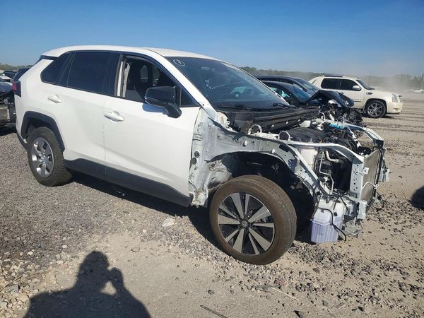 2024 TOYOTA RAV4 LE — Passenger 3/4