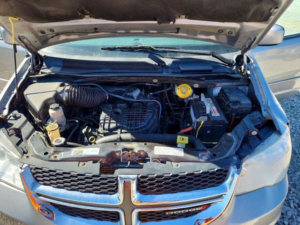 2016 DODGE GRAND CARAVAN SXT — Engine bay