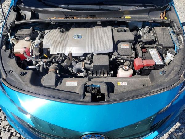 2018 TOYOTA PRIUS Plus/Premium/Advanced — Engine bay