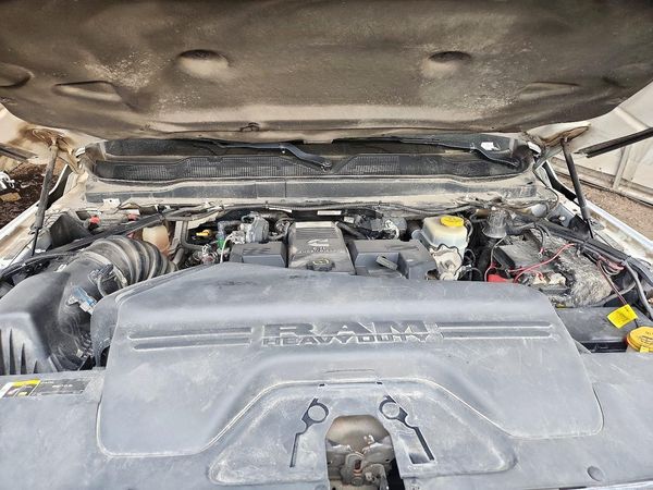 2019 RAM 3500 Big Horn — Engine bay
