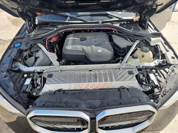 2025 BMW X3 30 xDrive — Engine bay