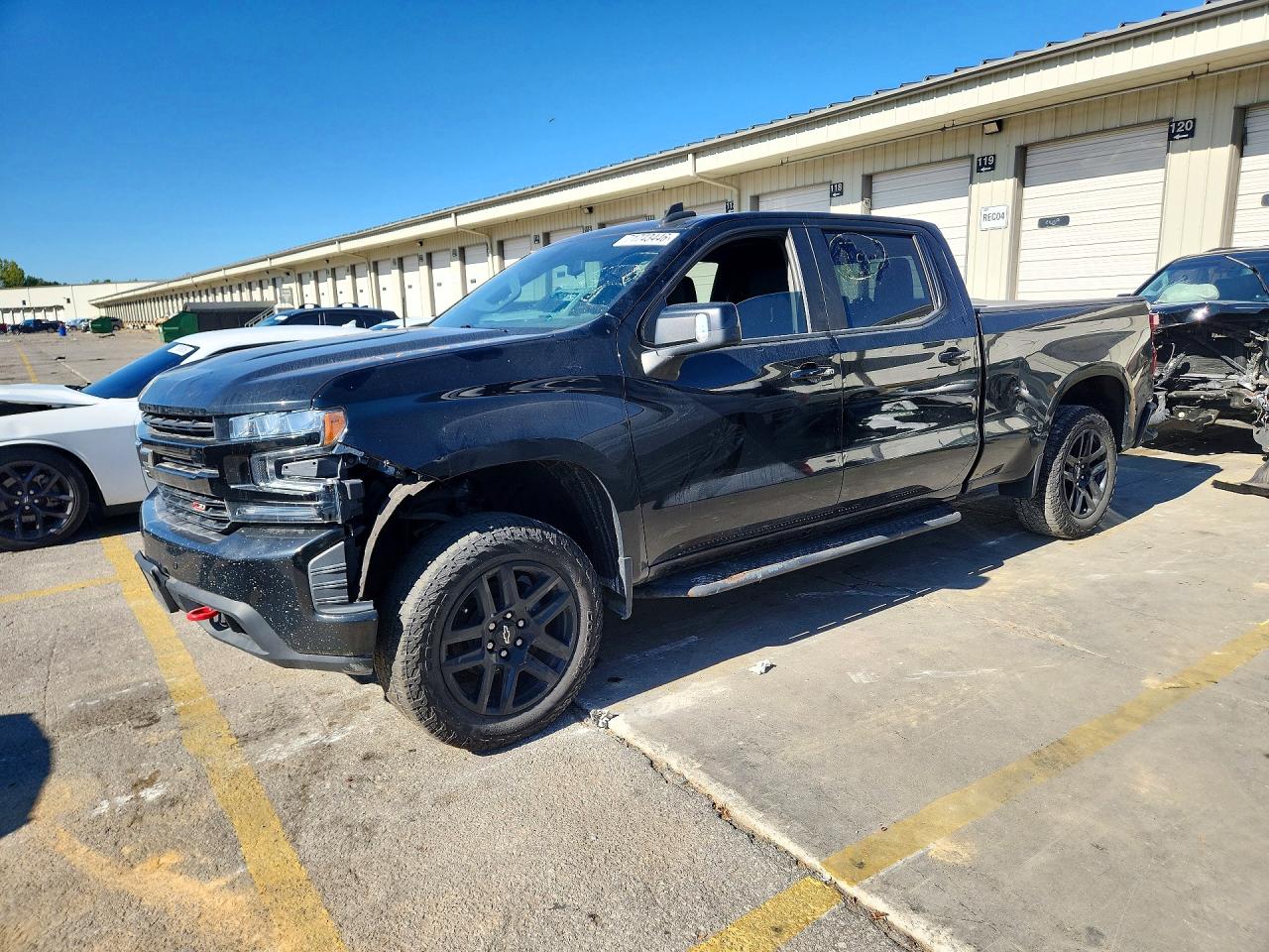 2021 CHEVROLET SILVERADO Trail Boss - LT — Front 3/4