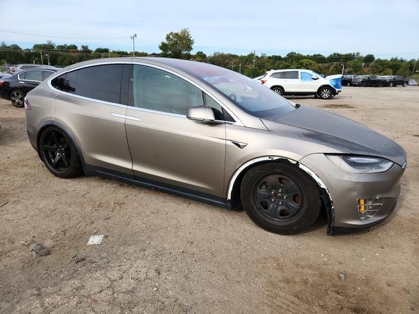 2017 TESLA MODEL X — Passenger 3/4