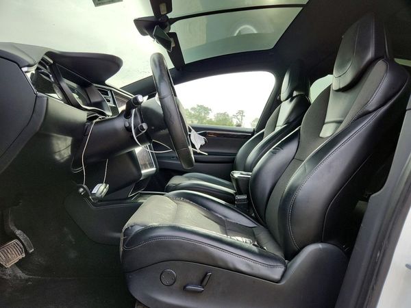 2017 TESLA MODEL X — DENT