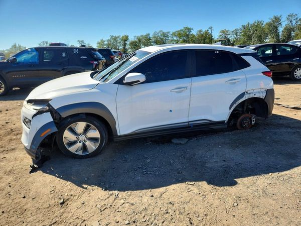 2021 HYUNDAI KONA Limited — Front 3/4