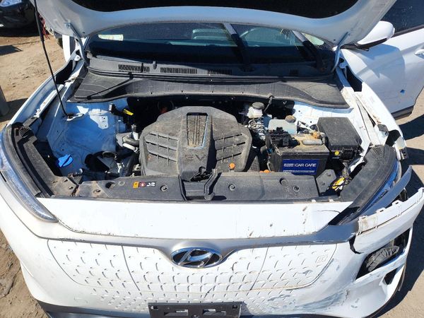 2021 HYUNDAI KONA Limited — Engine bay