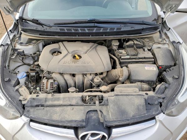 2015 HYUNDAI ELANTRA GLS(Middle) — Engine bay