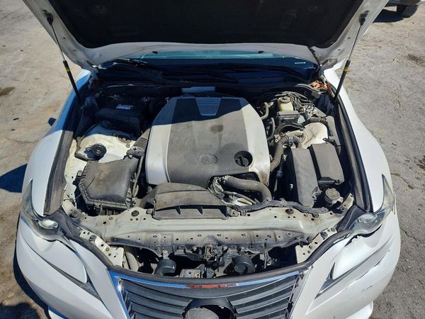 2016 LEXUS IS 300 — Engine bay