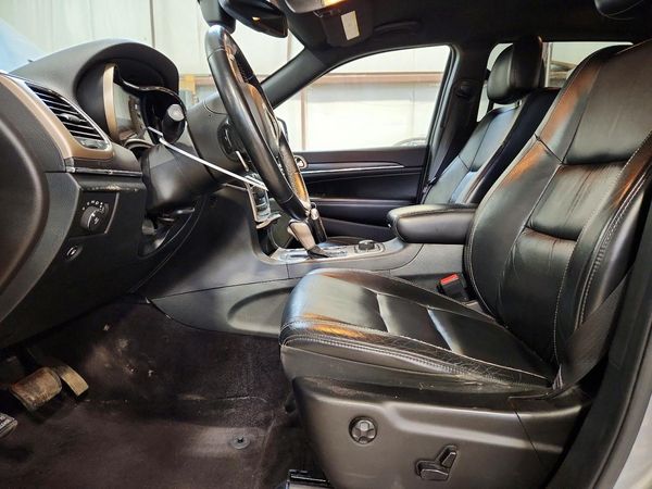2016 JEEP GRAND CHEROKEE Limited — DENT