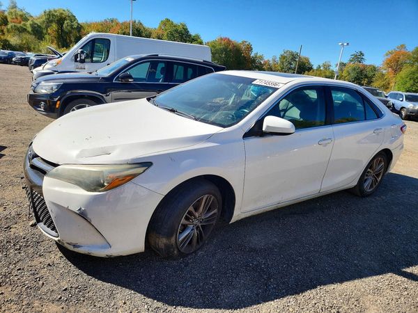 2015 TOYOTA CAMRY — Front 3/4