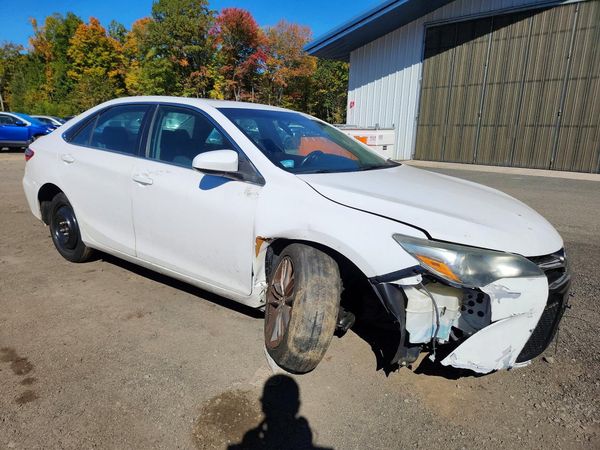 2015 TOYOTA CAMRY — Passenger 3/4