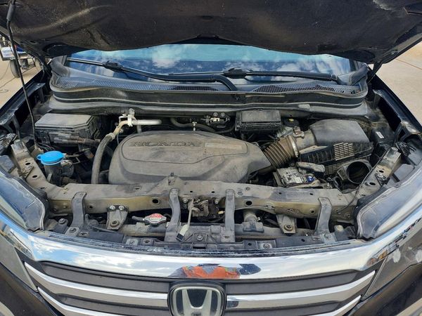 2017 HONDA PILOT EXL SENSING — Engine bay