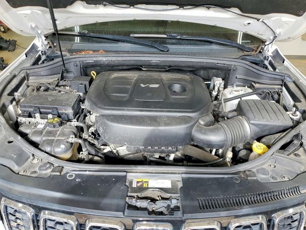 2017 JEEP CHEROKEE Limited — Engine bay