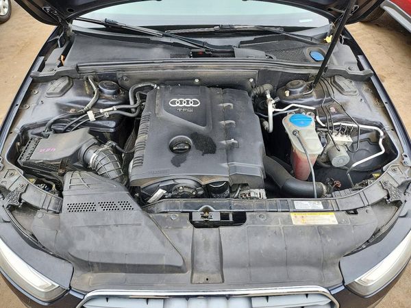 2013 AUDI A4 quattro Premium — Engine bay