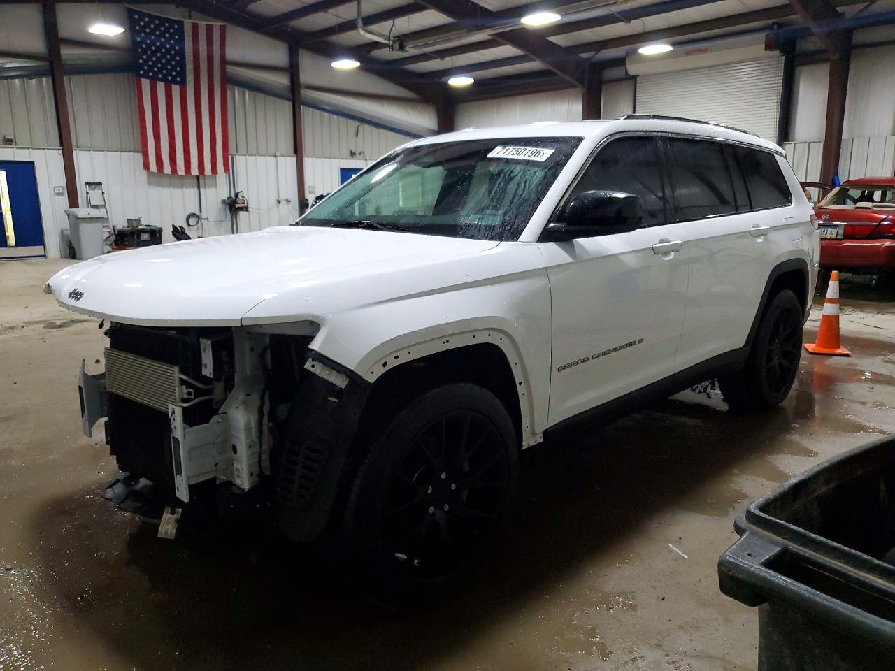 2021 JEEP GRAND CHEROKEE Laredo — Front 3/4