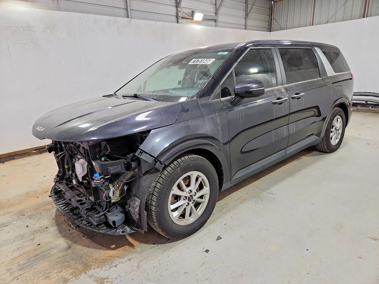 2024 KIA CARNIVAL LX, LX Seat Package — Front 3/4