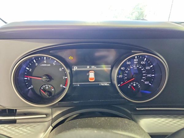 2024 KIA CARNIVAL LX, LX Seat Package — ODOM