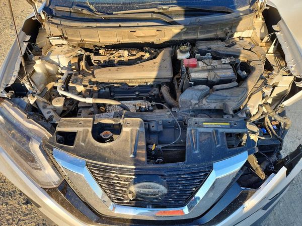 2018 NISSAN ROGUE — Engine bay