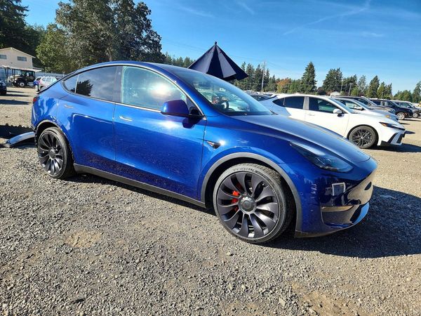 2022 TESLA MODEL Y — Passenger 3/4
