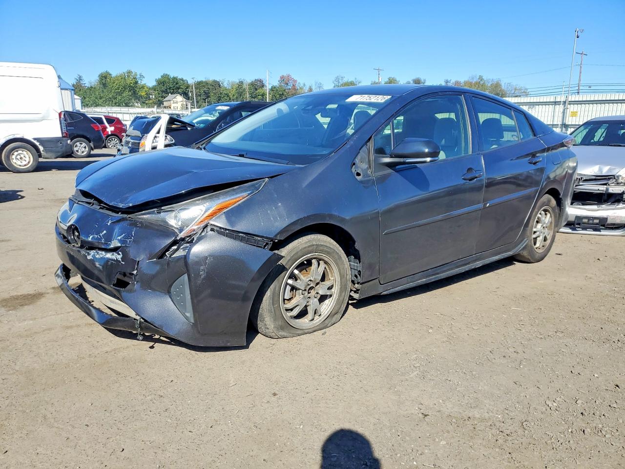 2017 TOYOTA PRIUS — Front 3/4