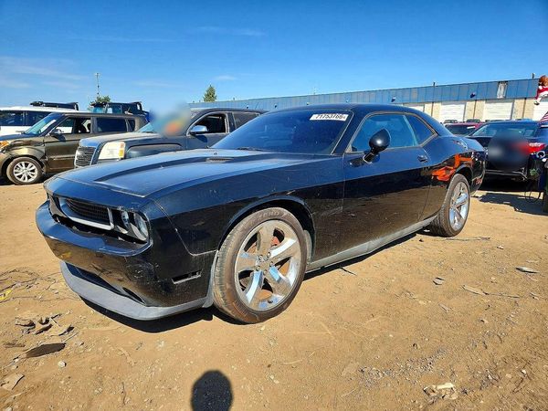 2013 DODGE CHALLENGER Base — Front 3/4