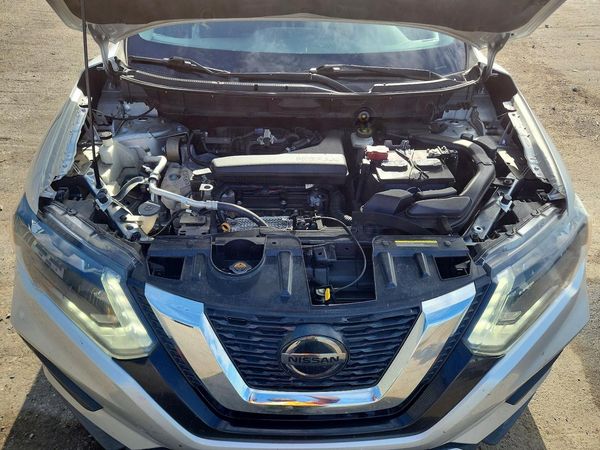 2020 NISSAN ROGUE — Engine bay