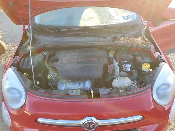 2016 FIAT 500 LOUNGE — Engine bay