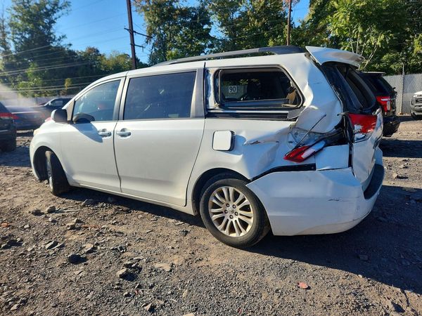 2015 TOYOTA SIENNA — DSRA