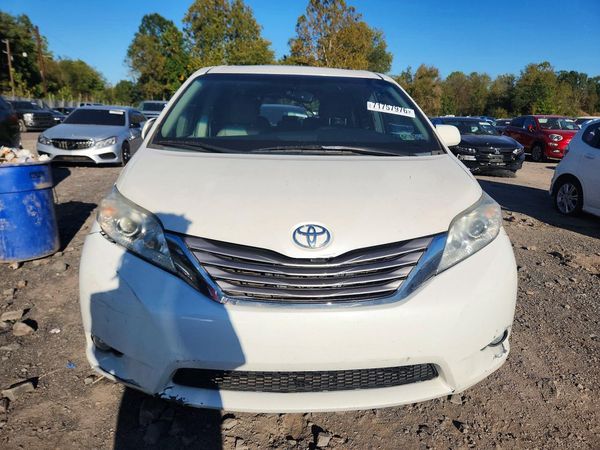 2015 TOYOTA SIENNA — DIRF