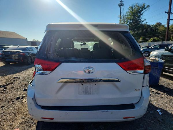 2015 TOYOTA SIENNA — DIRR