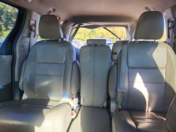 2015 TOYOTA SIENNA — SUVN