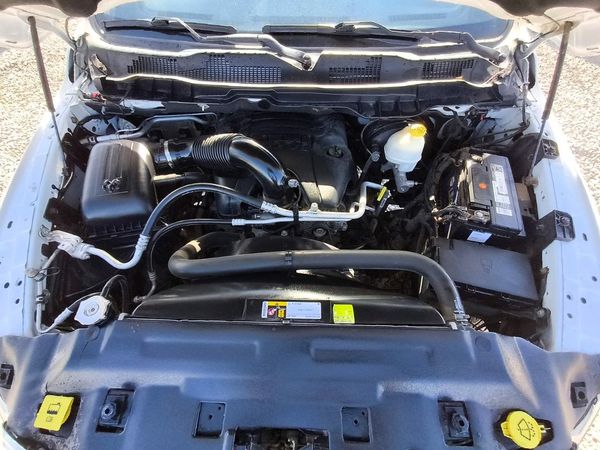 2014 RAM 1500 SLT — Engine bay