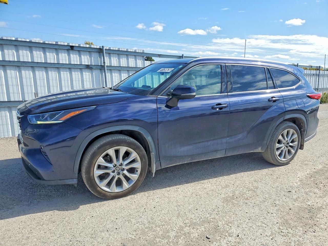 2020 TOYOTA HIGHLANDER Limited — Front 3/4