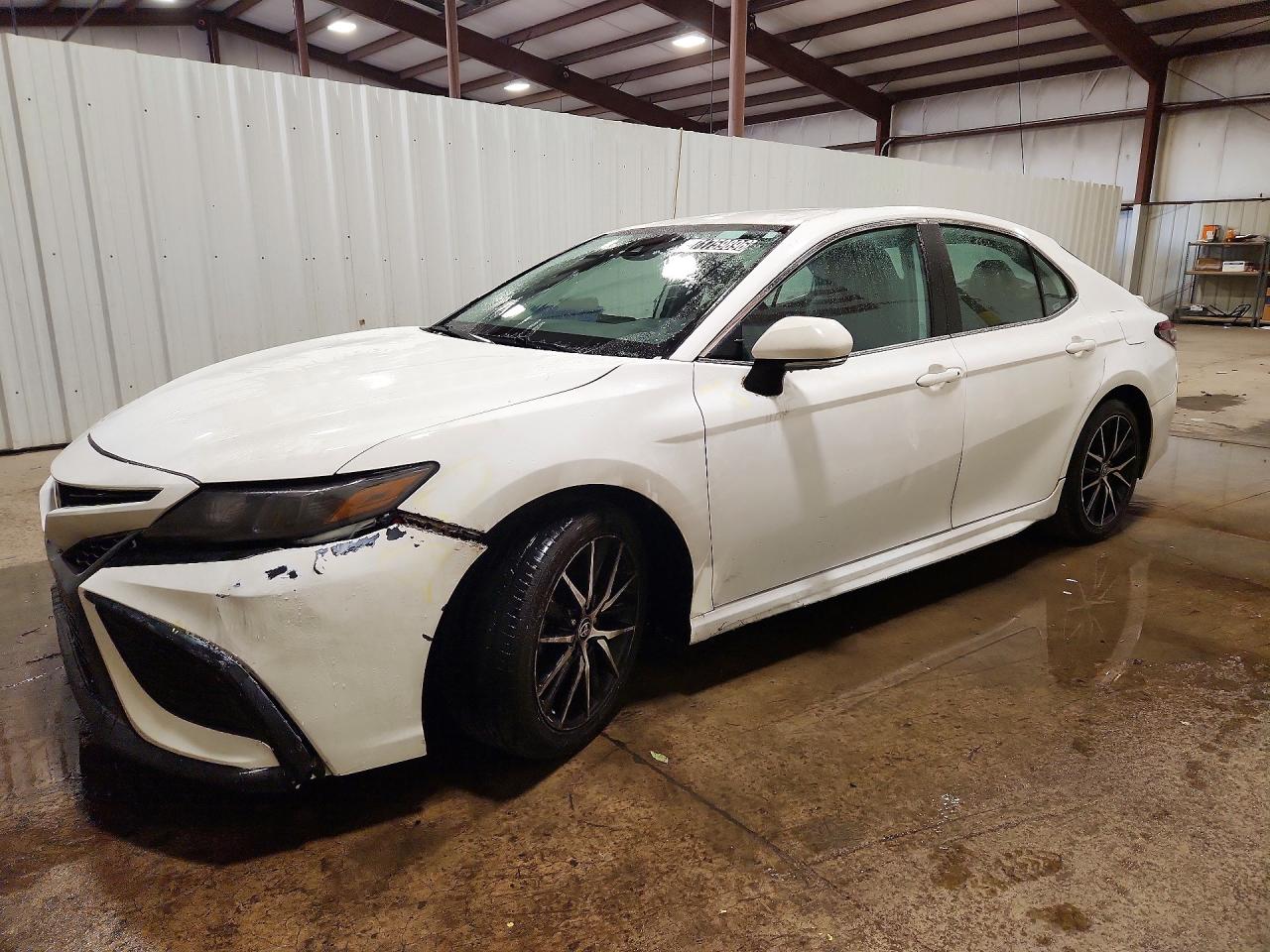 2022 TOYOTA CAMRY SE — Front 3/4